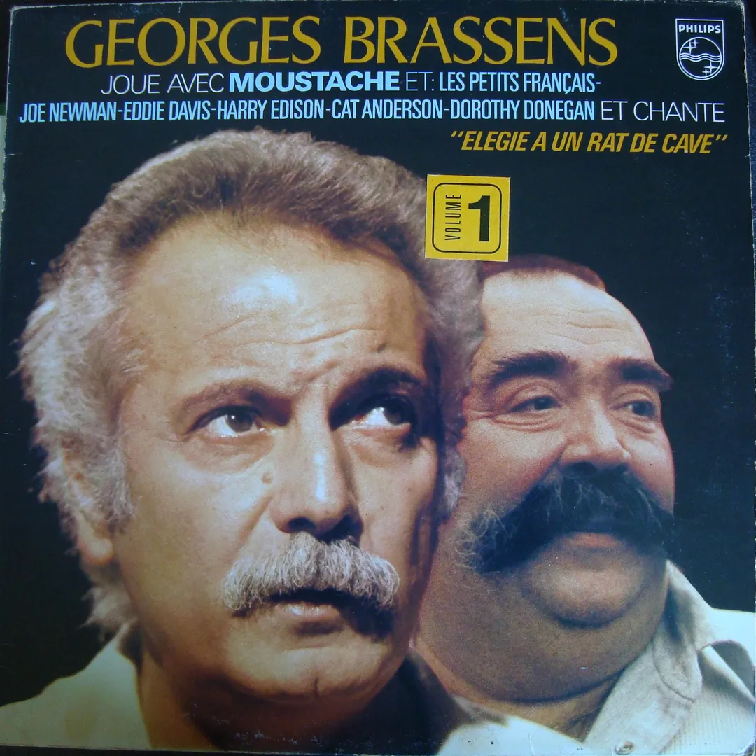 Georges Brassens joue avec Moustache et Les Petits Français