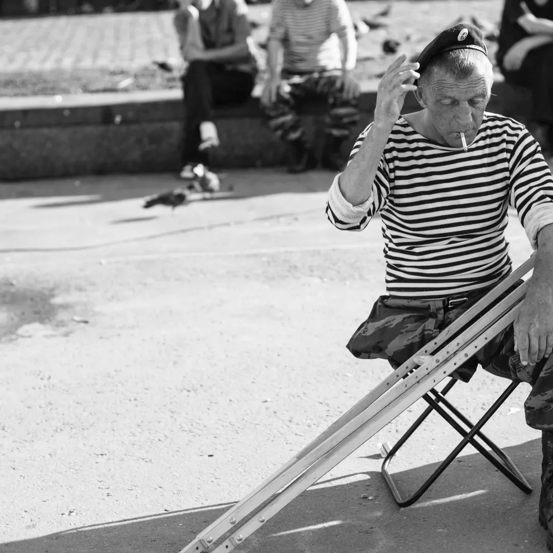 One Day and One Night of a Man Stuck in the 90s